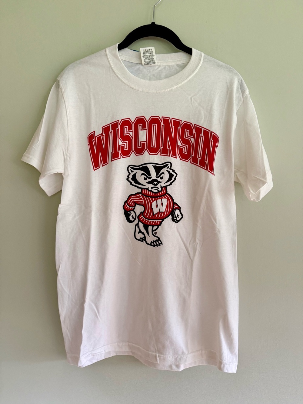 ❗️WISCONSIN Badgers NWT White Red Team Tshirt Size Small